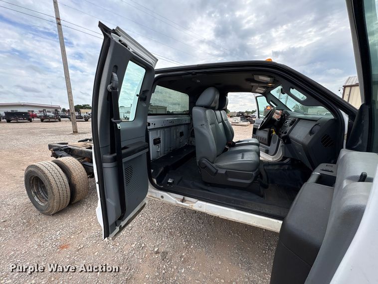 image for item EW0069 2016 Ford F-350 Ext. Cab pickup truck cab and chassis