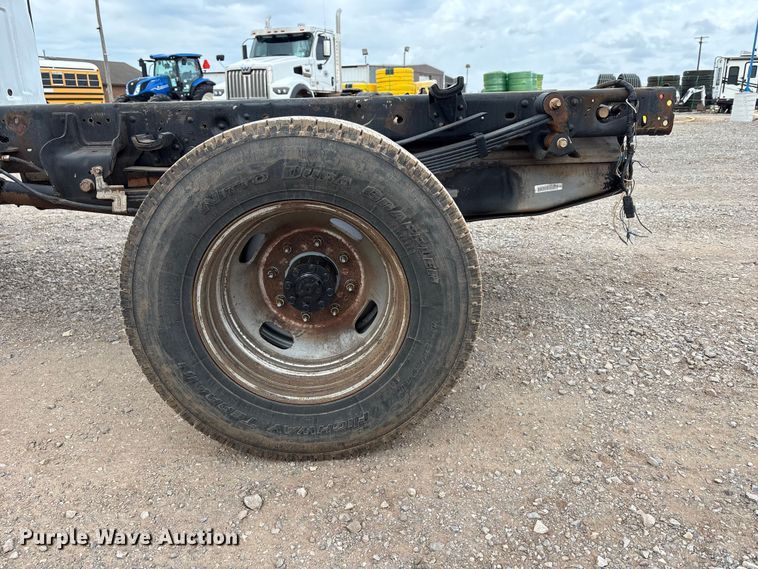 image for item EW0069 2016 Ford F-350 Ext. Cab pickup truck cab and chassis