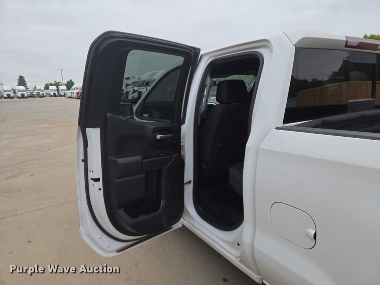 image for item EW0088 2019 Chevrolet Silverado 1500 Crew Cab pickup truck