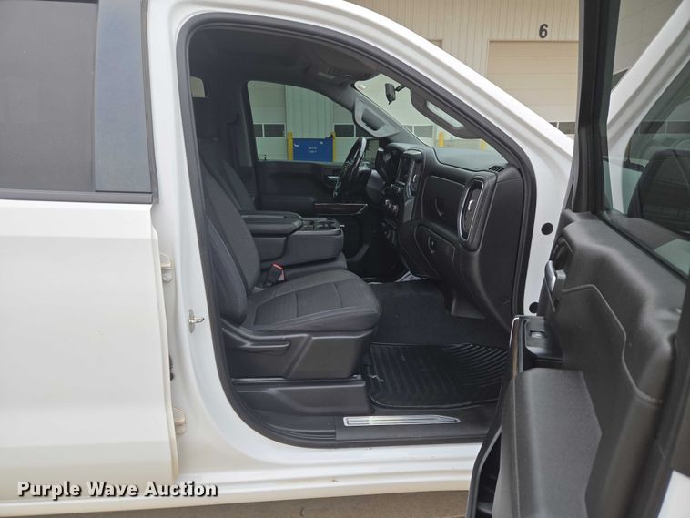 image for item EW0088 2019 Chevrolet Silverado 1500 Crew Cab pickup truck