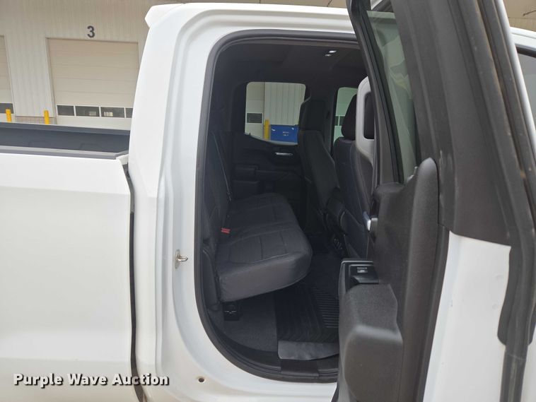 image for item EW0088 2019 Chevrolet Silverado 1500 Crew Cab pickup truck
