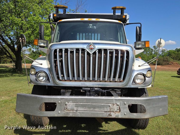 image for item EW0121 2012 International 7400 hook lift truck