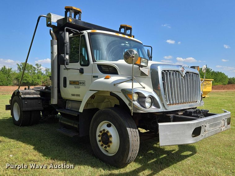 image for item EW0121 2012 International 7400 hook lift truck