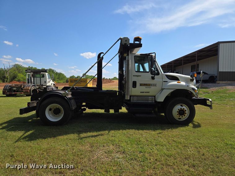 image for item EW0121 2012 International 7400 hook lift truck