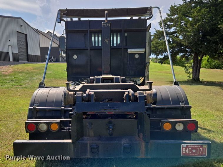 image for item EW0121 2012 International 7400 hook lift truck
