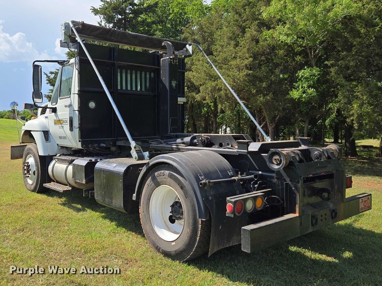 image for item EW0121 2012 International 7400 hook lift truck
