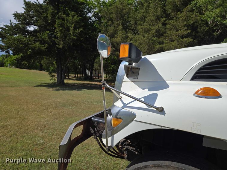 image for item EW0121 2012 International 7400 hook lift truck