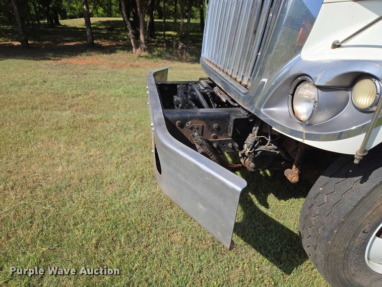 image for item EW0121 2012 International 7400 hook lift truck