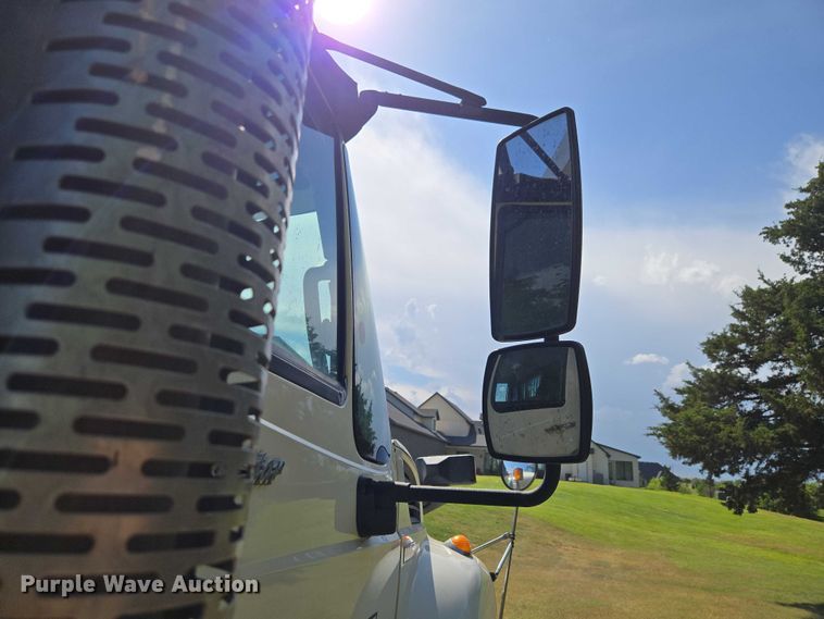 image for item EW0121 2012 International 7400 hook lift truck