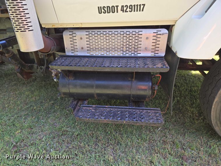 image for item EW0121 2012 International 7400 hook lift truck