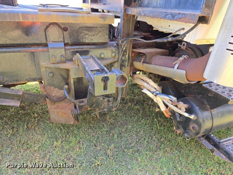 image for item EW0121 2012 International 7400 hook lift truck