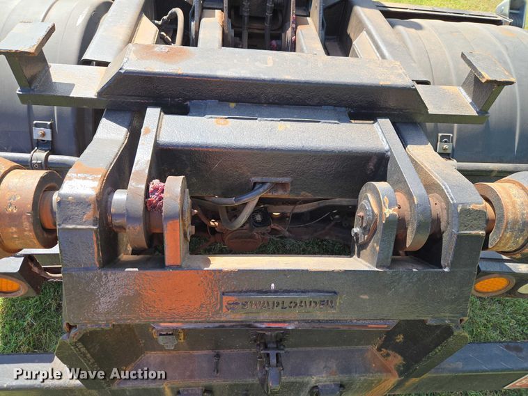 image for item EW0121 2012 International 7400 hook lift truck