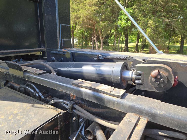 image for item EW0121 2012 International 7400 hook lift truck