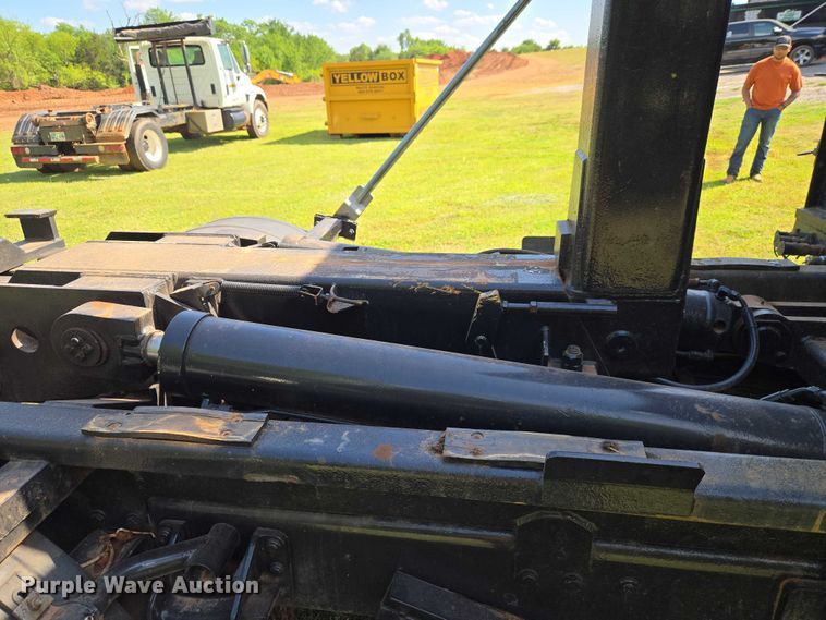 image for item EW0121 2012 International 7400 hook lift truck