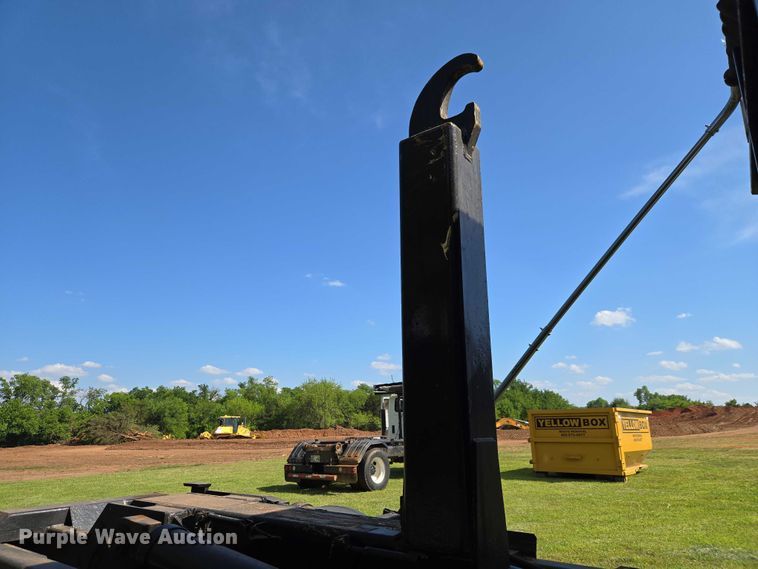 image for item EW0121 2012 International 7400 hook lift truck