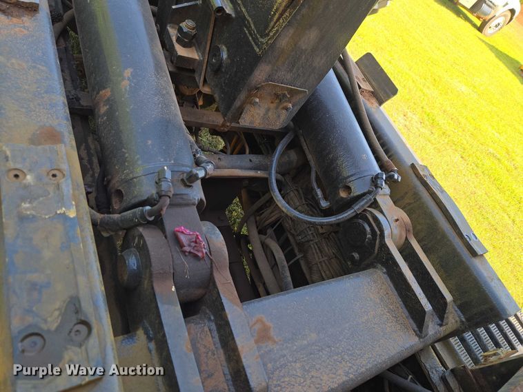 image for item EW0121 2012 International 7400 hook lift truck