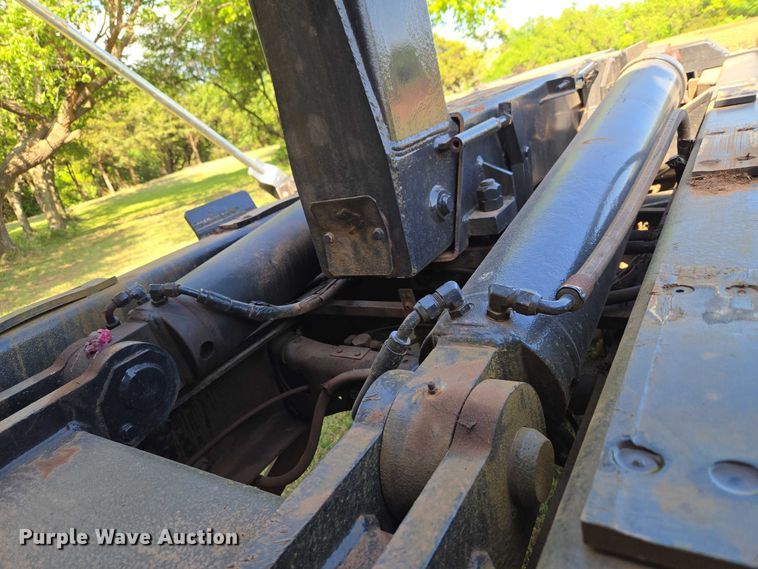 image for item EW0121 2012 International 7400 hook lift truck