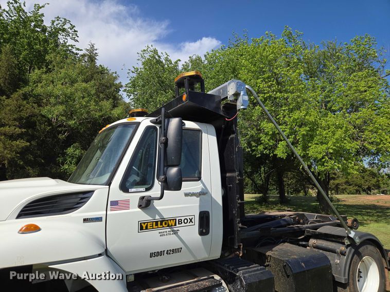 image for item EW0121 2012 International 7400 hook lift truck