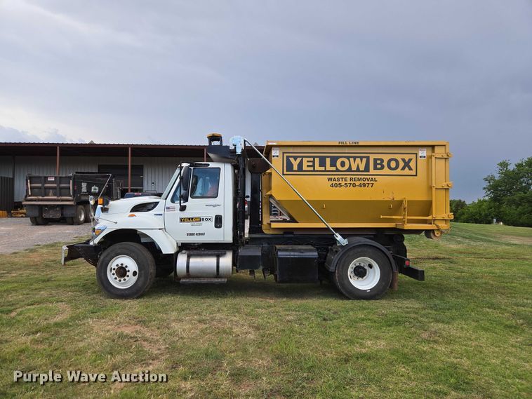 image for item EW0121 2012 International 7400 hook lift truck