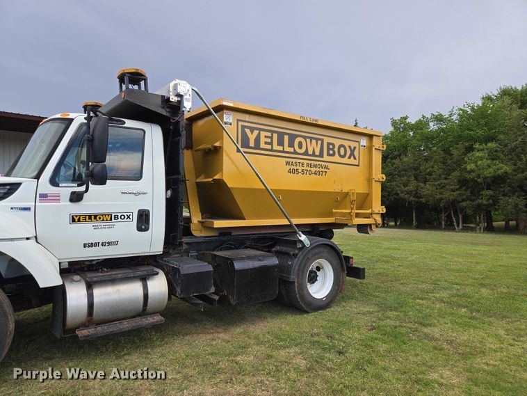 image for item EW0121 2012 International 7400 hook lift truck