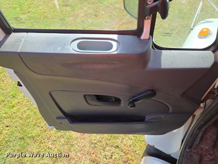 image for item EW0121 2012 International 7400 hook lift truck