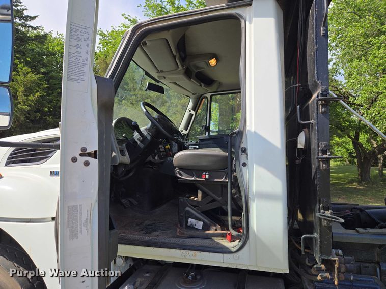 image for item EW0121 2012 International 7400 hook lift truck