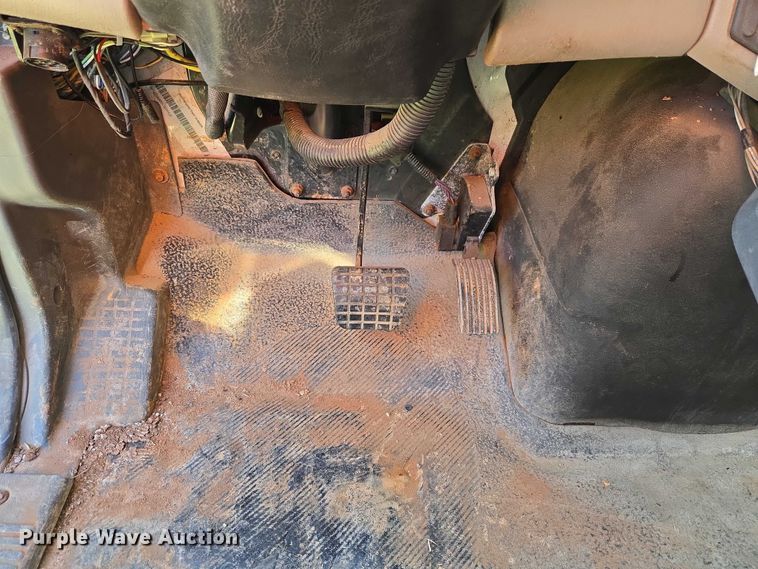 image for item EW0121 2012 International 7400 hook lift truck