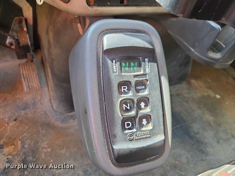 image for item EW0121 2012 International 7400 hook lift truck