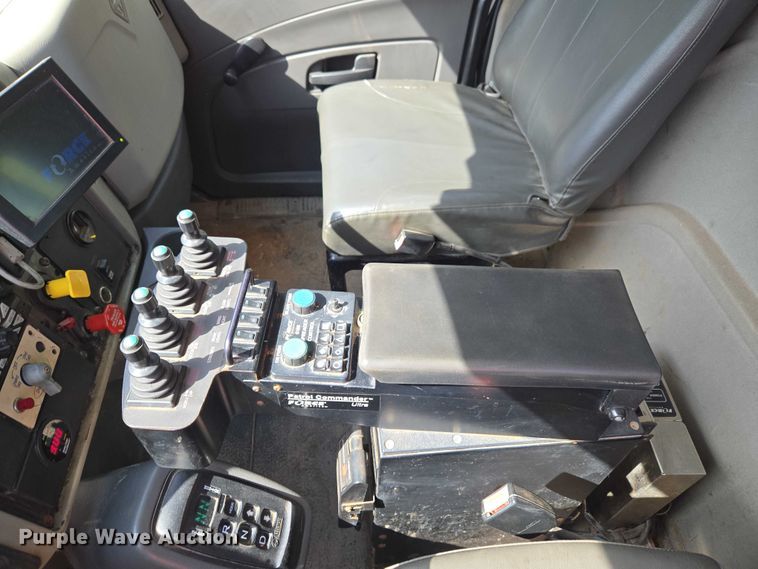 image for item EW0121 2012 International 7400 hook lift truck