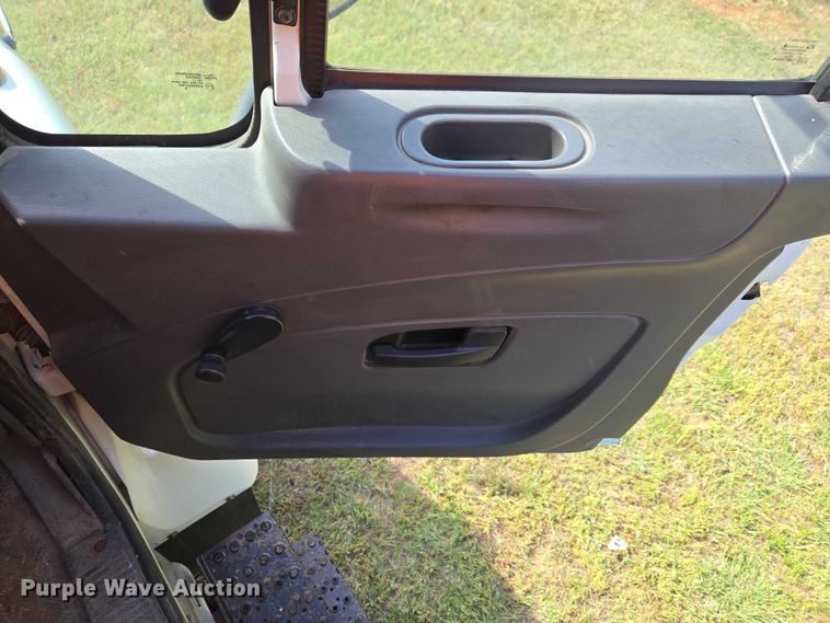 image for item EW0121 2012 International 7400 hook lift truck