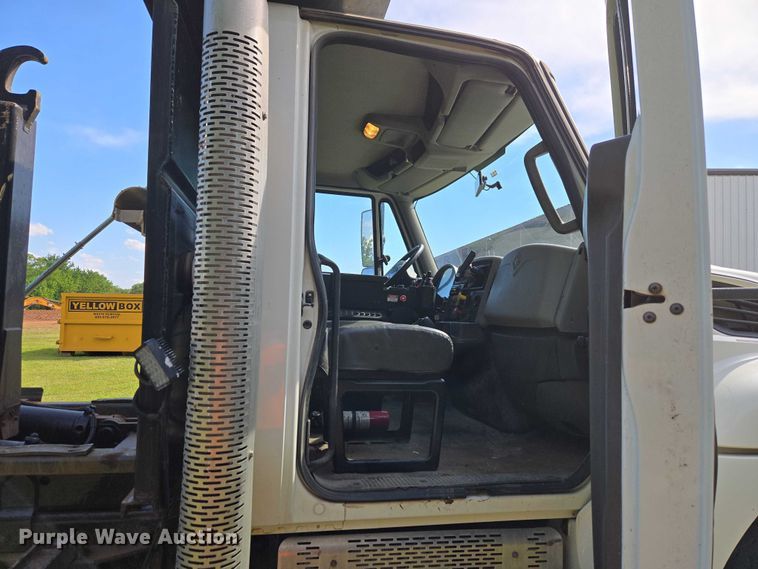 image for item EW0121 2012 International 7400 hook lift truck