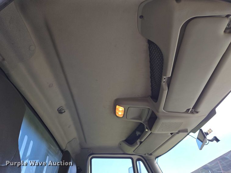 image for item EW0121 2012 International 7400 hook lift truck