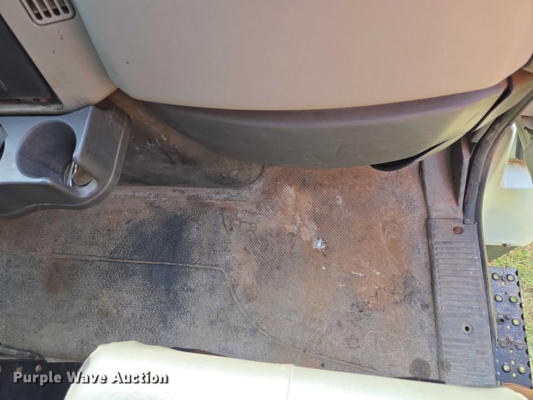 image for item EW0121 2012 International 7400 hook lift truck
