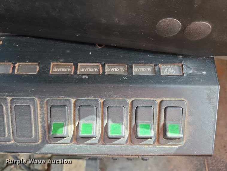image for item EW0121 2012 International 7400 hook lift truck