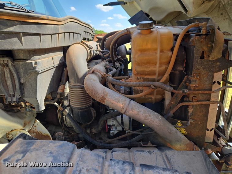 image for item EW0121 2012 International 7400 hook lift truck