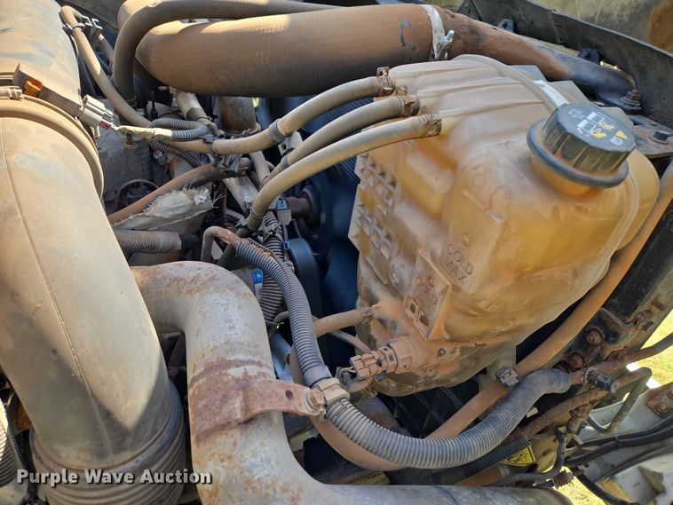 image for item EW0121 2012 International 7400 hook lift truck