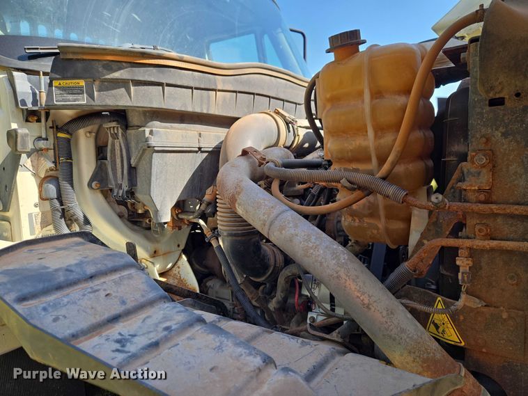 image for item EW0121 2012 International 7400 hook lift truck