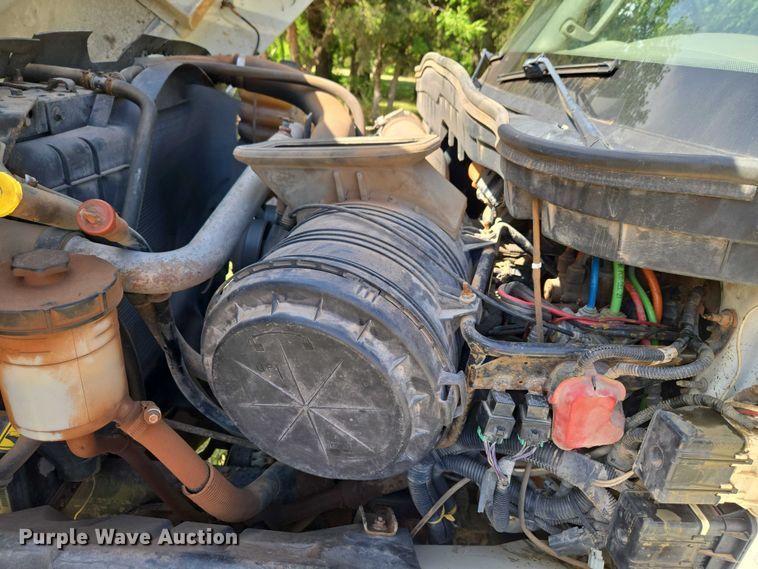 image for item EW0121 2012 International 7400 hook lift truck
