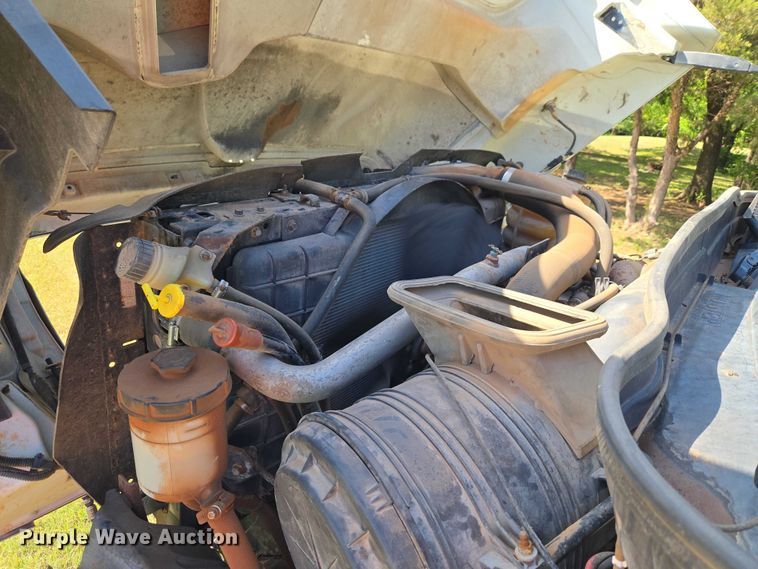 image for item EW0121 2012 International 7400 hook lift truck