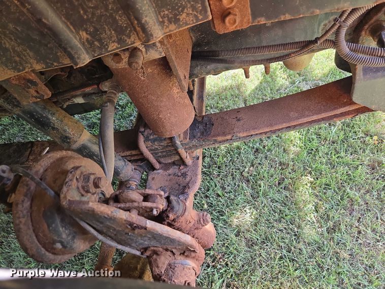 image for item EW0121 2012 International 7400 hook lift truck