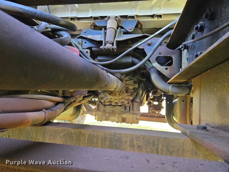 image for item EW0121 2012 International 7400 hook lift truck