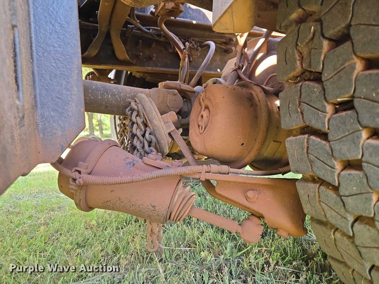 image for item EW0121 2012 International 7400 hook lift truck