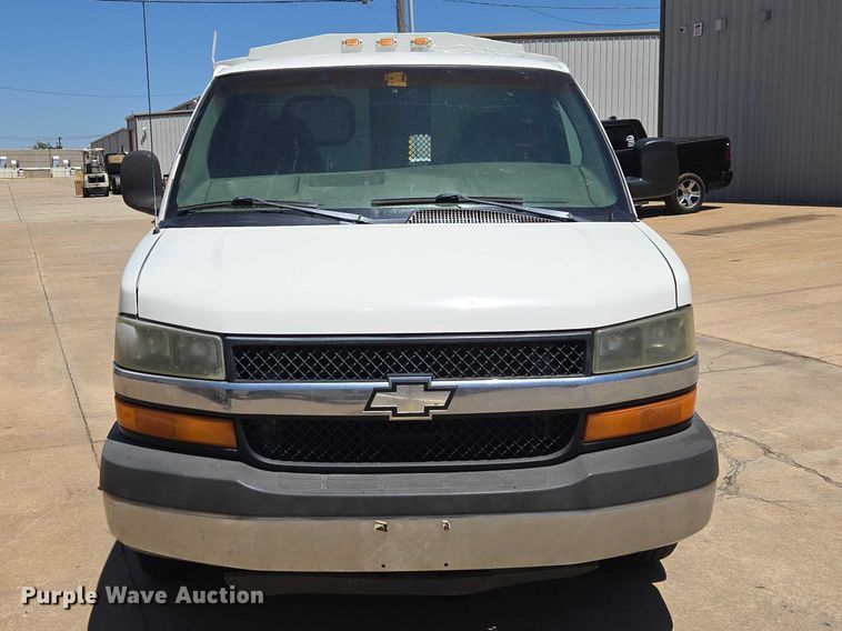 image for item EW0140 2003 Chevrolet Express utility van