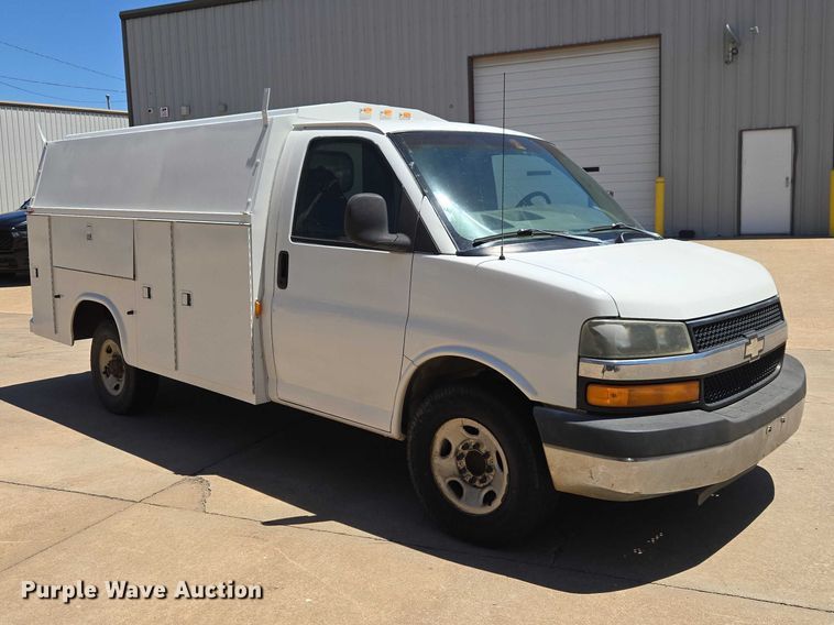 image for item EW0140 2003 Chevrolet Express utility van