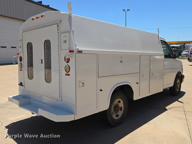 image for item EW0140 2003 Chevrolet Express utility van