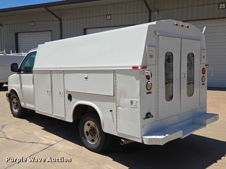 image for item EW0140 2003 Chevrolet Express utility van