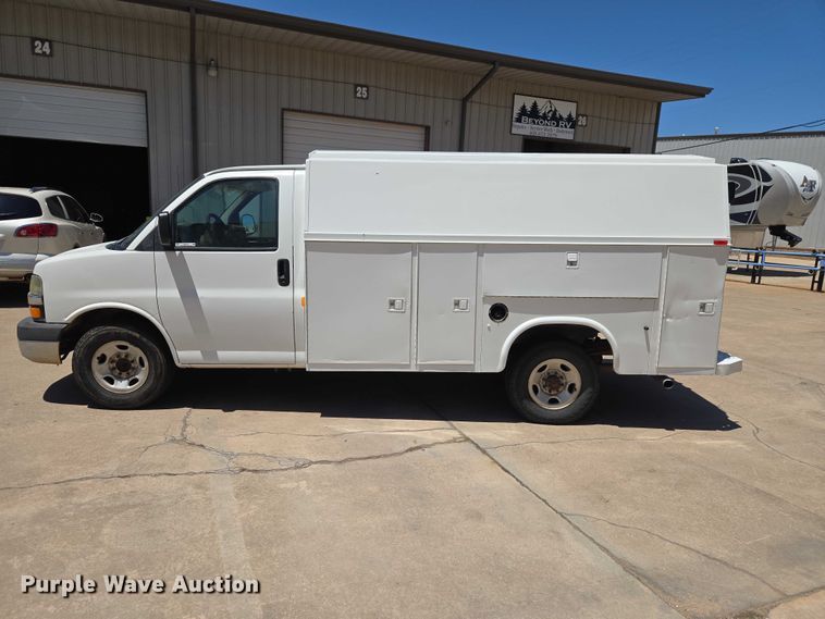 image for item EW0140 2003 Chevrolet Express utility van