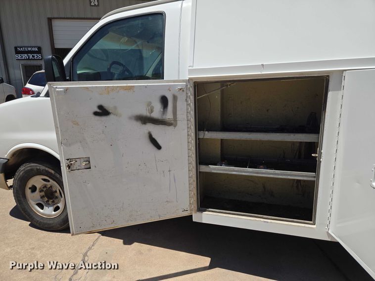 image for item EW0140 2003 Chevrolet Express utility van