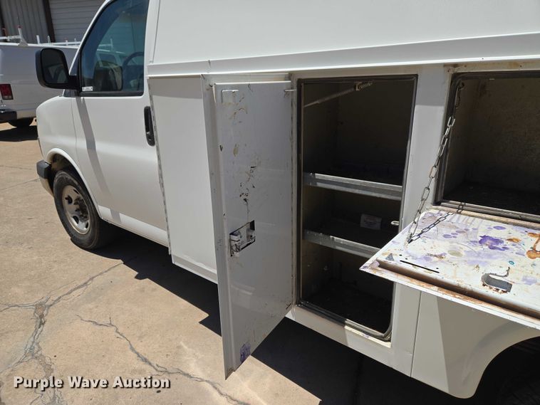 image for item EW0140 2003 Chevrolet Express utility van