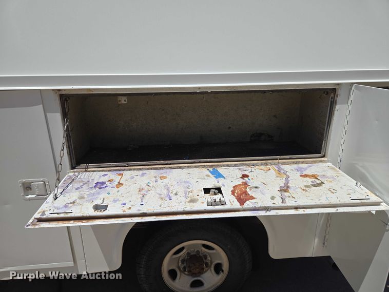 image for item EW0140 2003 Chevrolet Express utility van